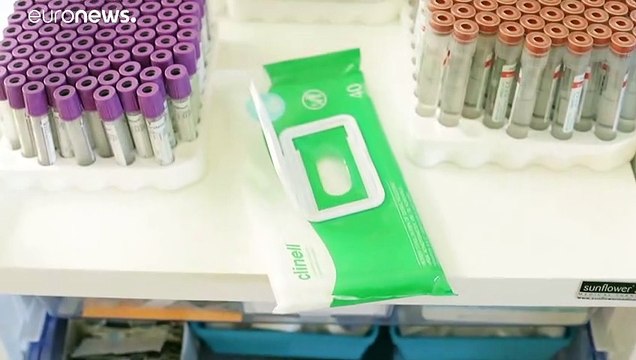 Великобритания столкнулась с дефицитом пробирок