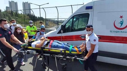 Ataşehir'de bariyerlere çarpan taksici araç içinde sıkıştı