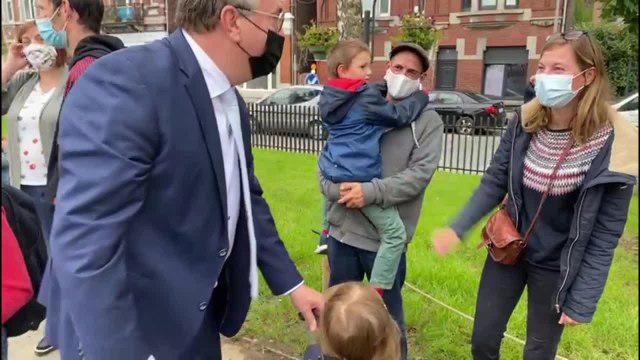 Rentrée scolaire: visite du Pierre-Yves Jeholet à une école touchée par les inondations