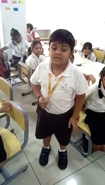 புத்தியுள்ள மனிதரெல்லாம் வெற்றி காண்பதில்லை.. அழகாக பாடி அசத்திய சிறுவன் - வீடியோ