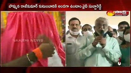 బొమ్మన రాజ్ కుమార్ విగ్రహాన్ని ప్రారంభించిన వై వీ సుబ్బా రెడ్డి