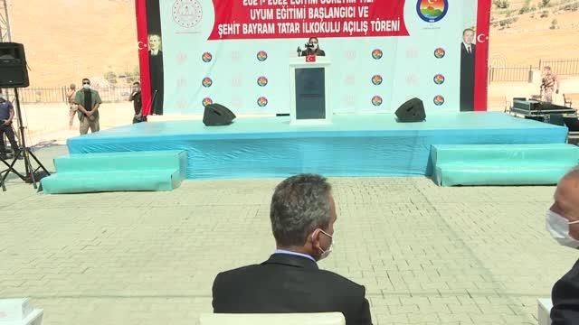 Vali Pehlivan, okullarda uyum haftasının başlaması dolayısıyla okul açılışına katıldı