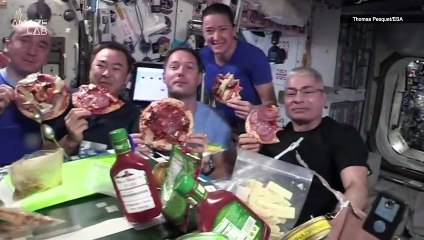 Watch Astronaut Pizza Chefs Make Za’ in Zero-G