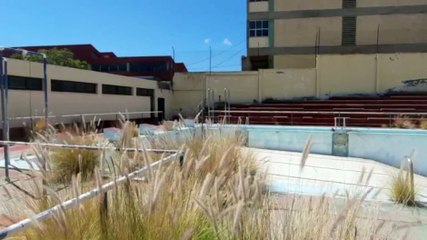 La piscina de Ofra en la que aprendió a nadar Michelle Alonso lleva 15 años en ruinas