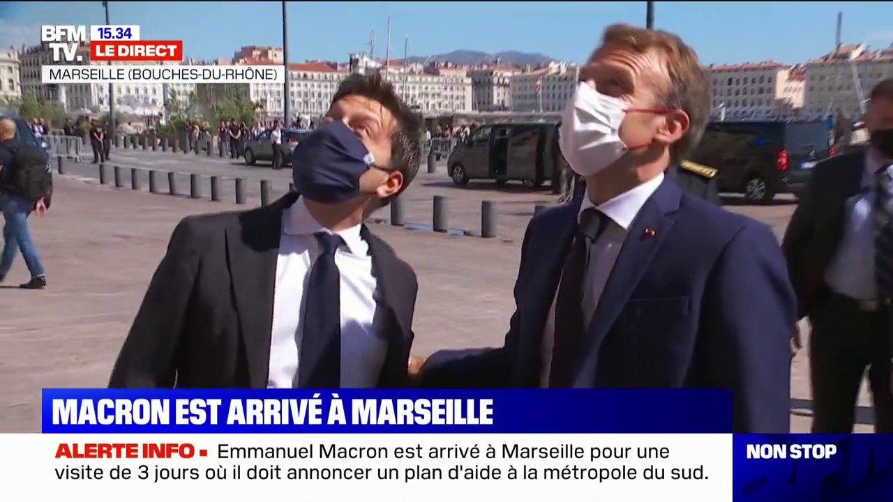 "Macron démission": Emmanuel Macron arrive à Marseille sous les huées de quelques dizaines de personnes