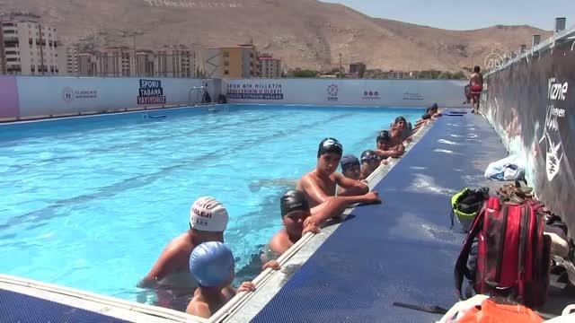 Kahramanmaraş'ın Elbistan ilçesinde Gençlik ve Spor Bakanlığı tarafından hayata geçirilen Yüzme Bilmeyen Kalmasın Projesi kapsamında 250 çocuğa...