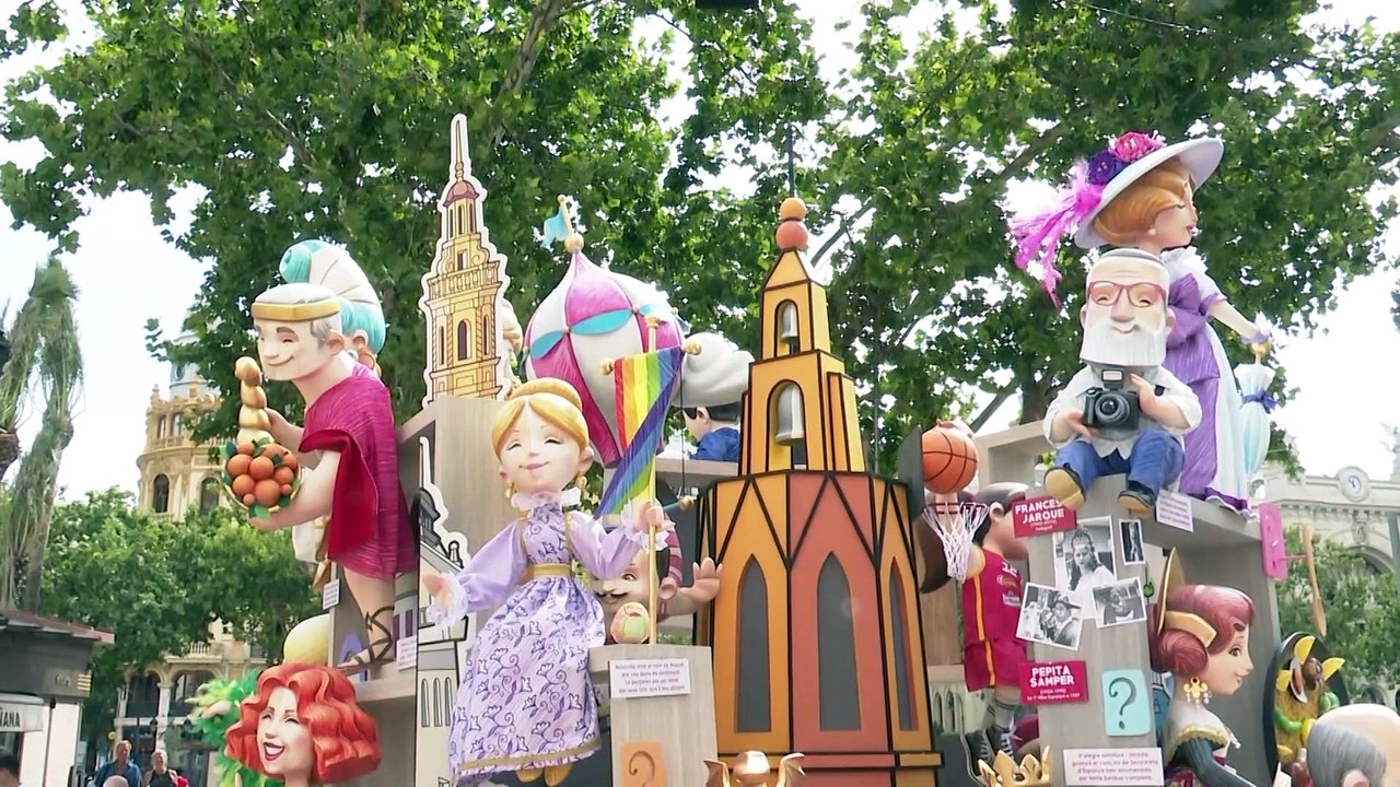 Valencia comienza sus Fallas de 2021 con la 'pl...
