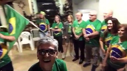 Três ônibus com apoiadores de Bolsonaro saem de Umuarama rumo à Brasília