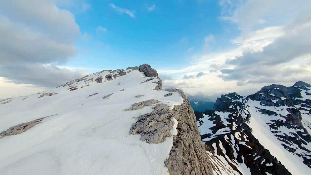 MOUNTAIN WITH SNOW 4K