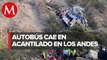 Al menos 29 personas murieron al caer autobús con pasajeros a precipicio en Perú