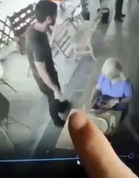 Un faux prêtre vole le téléphone d'une touriste au restaurant (Mexique)