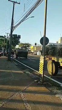 Movimentação do exército chama atenção em Apucarana