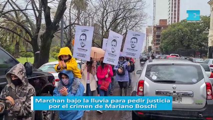 Marchan bajo la lluvia para pedir justicia por el crimen de Mariano Boschi