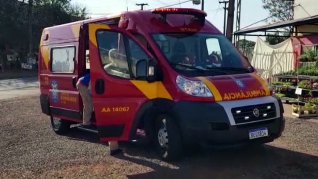 Motociclista sofre queda para evitar colisão contra carro na Avenida Piquiri