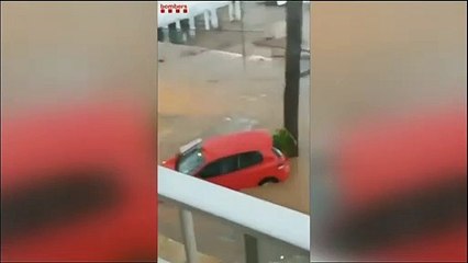 Enchentes na Espanha e na Índia