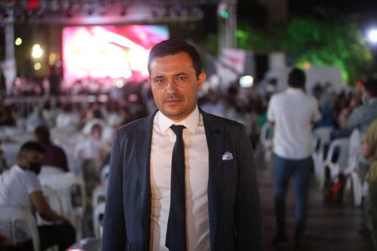 İzmir Devlet Türk Dünyası Dans ve Müzik Topluluğu, Aydın'da 90'ların şarkılarını söyledi