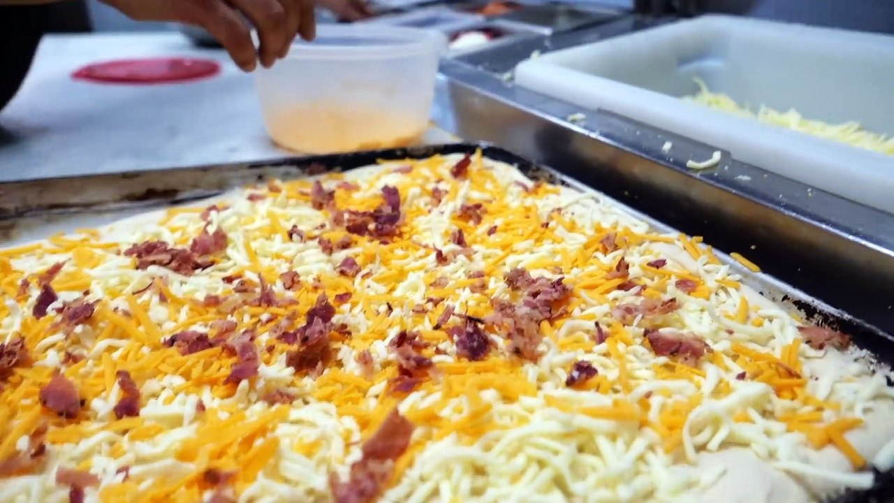 La Porción de Pizza Mas Grande Del Mundo¡¡ $ Biggest Pizza Slice in the world!