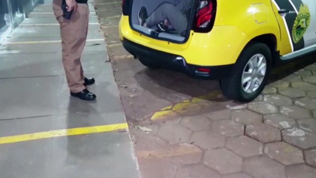 Suspeito de assassinar homem a facadas em Santa Tereza do Oeste é preso e levado à 15ª SDP em Cascavel; Arma do crime foi apreendida