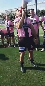 La communion Joueurs/supporters après la qualif à Herbignac