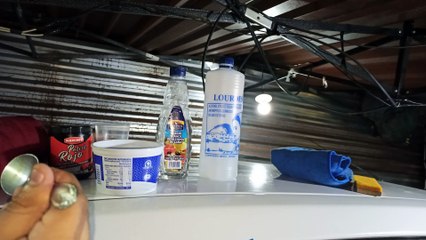 Cómo quitar lluvia acida de los cristales del carro