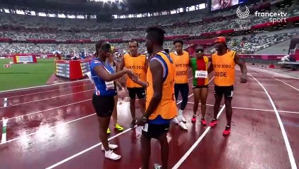 Jeux paralympiques : à l'arrivée du 200m, un guide demande sa partenaire aveugle en mariage