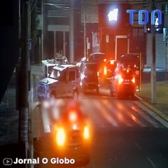 Au Brésil, des braqueurs attachent leurs otages sur leur toit de voiture