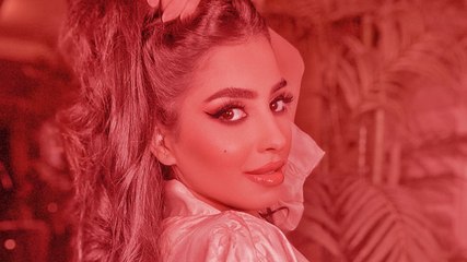 المهرة البحرينية تستعرض جسدها ترويجًا لتطبيق voga Closet