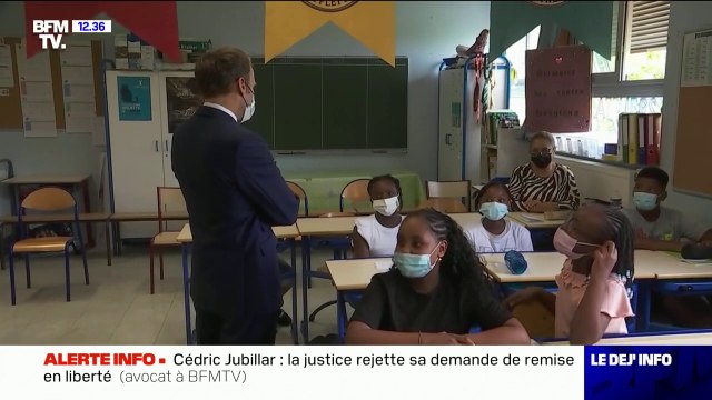 On va vers le mieux : Emmanuel Macron évoque l'évolution de la crise sanitaire avec les élèves d'une école marseillaise