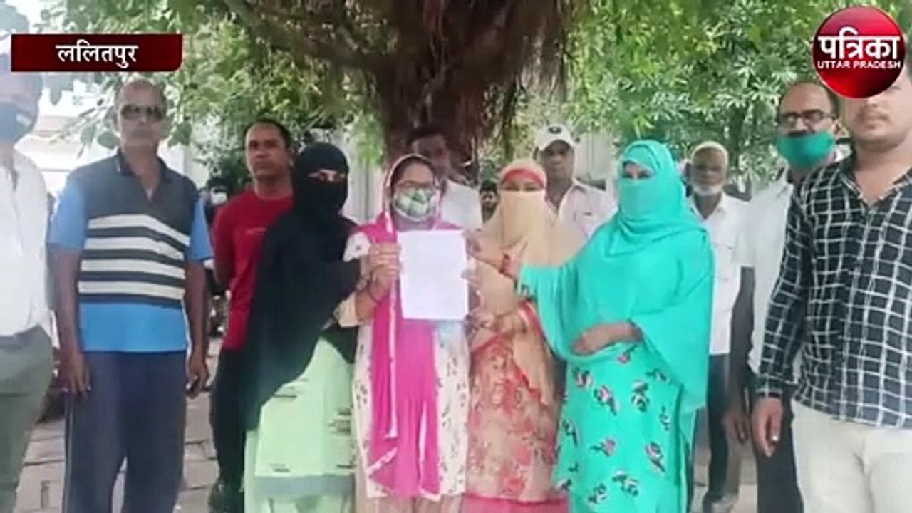 मूलभूत सुविधाओं को लेकर कॉलोनी वासियों ने प्रदर्शन कर जिलाधिकारी को सौंपा ज्ञापन