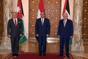 Mısır, Filistin ve Ürdün'ün katılımıyla gerçekleşen üçlü zirve Kahire'de başladı