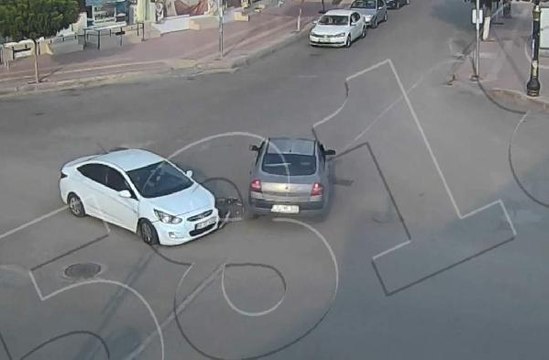 Son dakika... SİİRT'TEKİ KAZALAR MOBESE KAMERALARINA YANSIDI