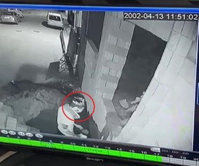 Son dakika haberleri... BAŞINA TAKTIĞI TAÇLA HIRSIZLIK YAPAN ŞÜPHELİ KAMERADA