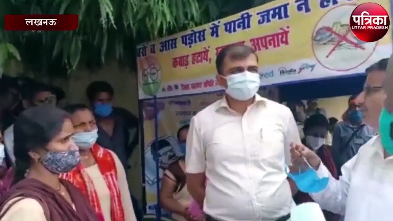 जब डीएम ने घर-घर जाकर लोगो को किया जागरूक