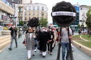 Kadınlardan Başkan Özcan'a siyah çelenkli protesto