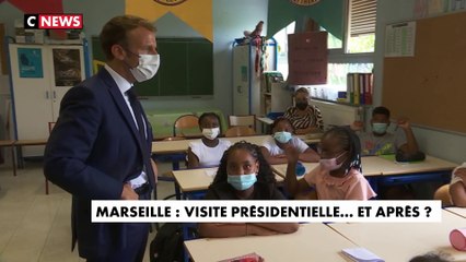 Emmanuel Macron dévoile son salaire à des enfants d'une école marseillaise