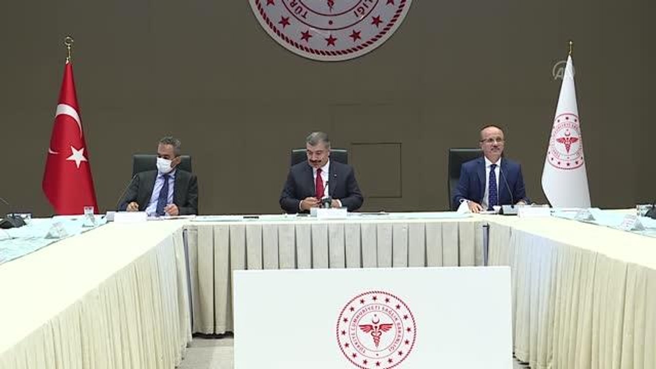 Koca: "(Kovid-19 aşısı) 12 yaş üstü de 15 yaş üstünde olduğu gibi tercihe bağlı yapılabilir"