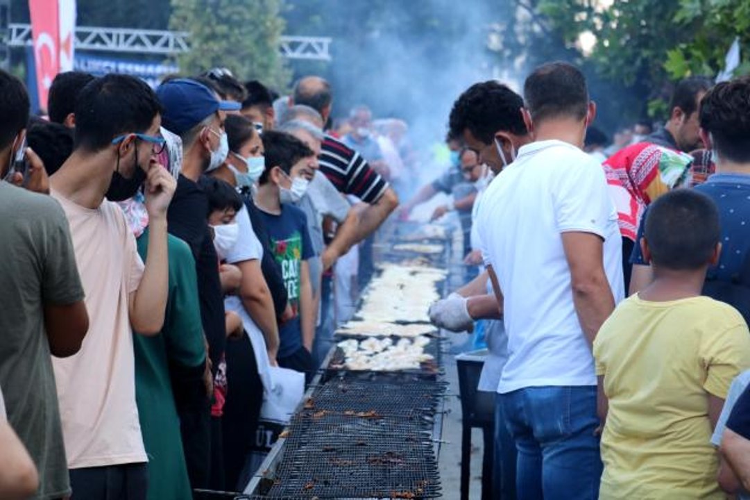 Balık festivalinde 5 bin ekmek arası balık kısa...