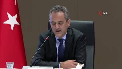 Bakan Özer: "Unutmayalım ki uzaktan eğitim ne kadar başarılı olursa olsun asla yüz yüze eğitimin yerine geçemez"