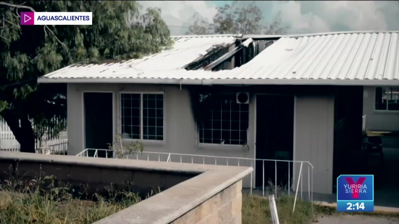 Niños y maestros regresaron a las aulas pese a los daños en su escuela