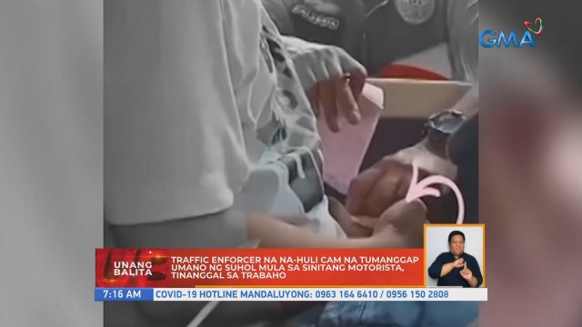 Traffic enforcer na na-huli cam na tumanggap umano ng suhol mula sa sinitang motorista, tinanggal sa trabaho | Palit-pera modus, na-huli cam sa isang botika | UB