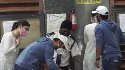 Siddharth Shukla: Rahul Vaidya और Disha  Siddharth की मां को देने पहुंचे सांत्वना; Video| FilmiBeat