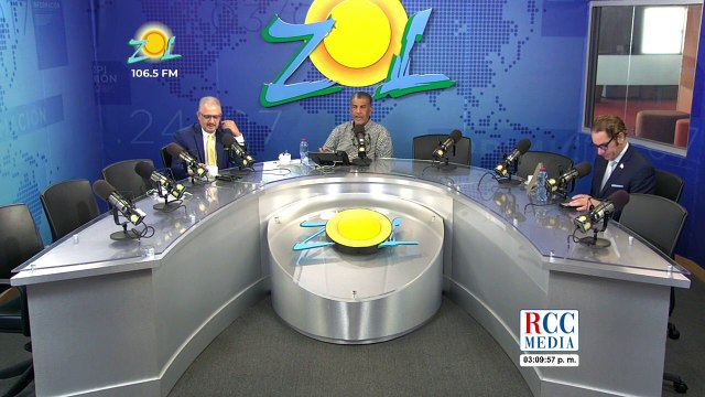 Angel: Leonel Fernández visita pollera, Leonel está haciendo oposición de una manera elegante