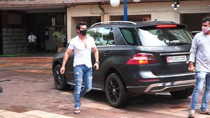 Sidharth Shukla Death: Sidharth को last good bye कहने पहुंचे Arjun Bijlani |FilmiBeat