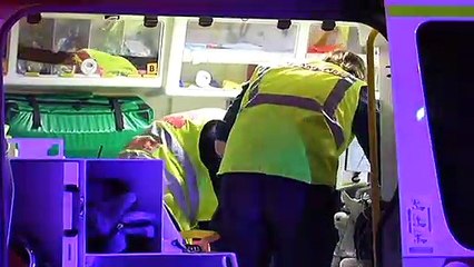 Hundreds of Victorian paramedics refusing to be vaccinated