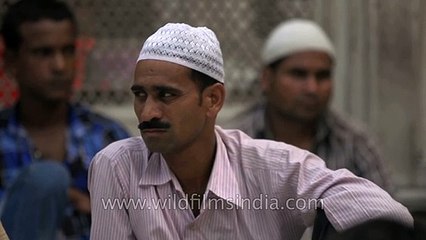 People at the Shrine of Hazrat Nizamuddin Aulia