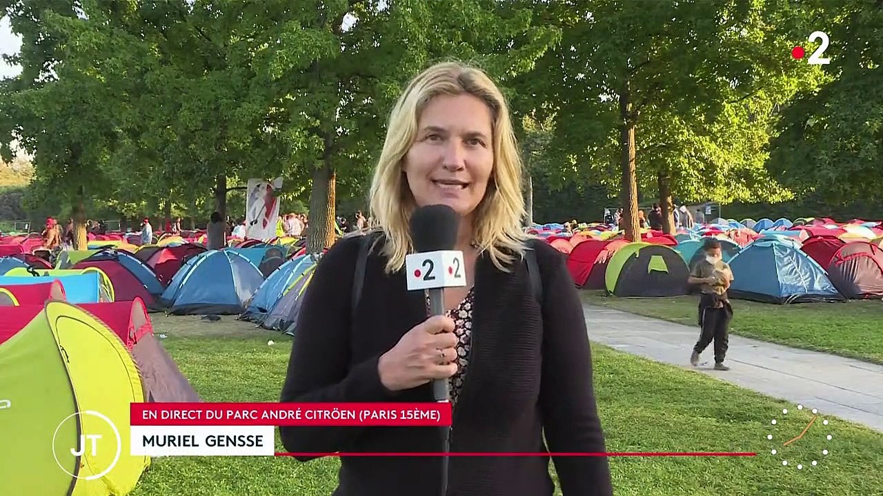 Paris : le collectif Réquisition installe 1 000 personnes sans logement au Parc André-Citroën