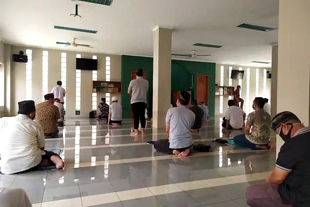 Suasana Sholat Jumat di Masjid Al Hidayah Kebayoran
