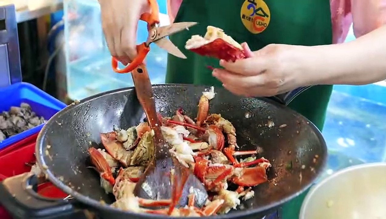 Taiwan Street Food - WHOLE LOBSTERS 炒龍蝦 _ ロブスター炒める _ 랍스터 볶음 튀김
