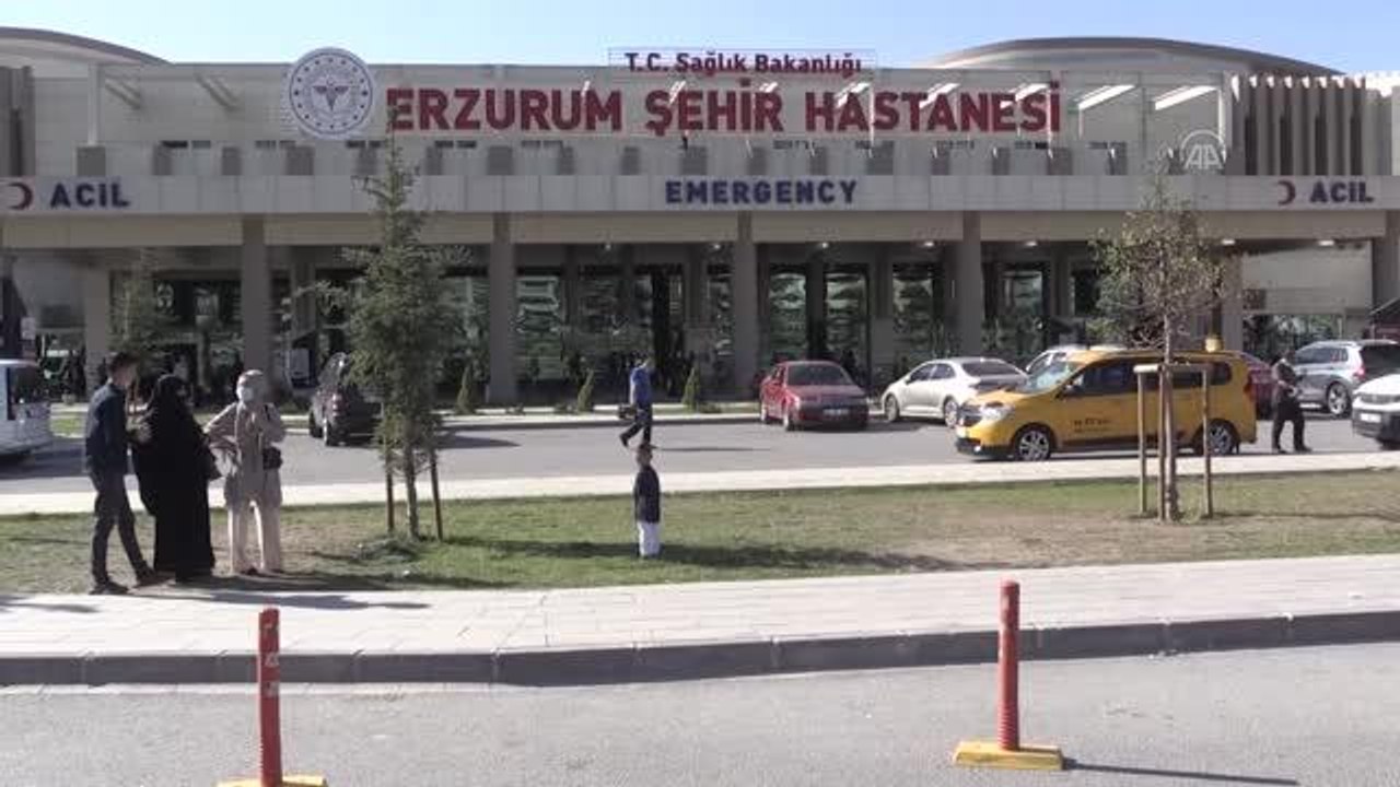 Tünelde çalışırken akıma kapılan elektrik işçisi dikkatsizliği yüzünden canından oluyordu