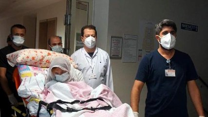 AŞILARINI OLAN 108 YAŞINDAKİ HASTA, KORONAVİRÜSÜ YENDİ